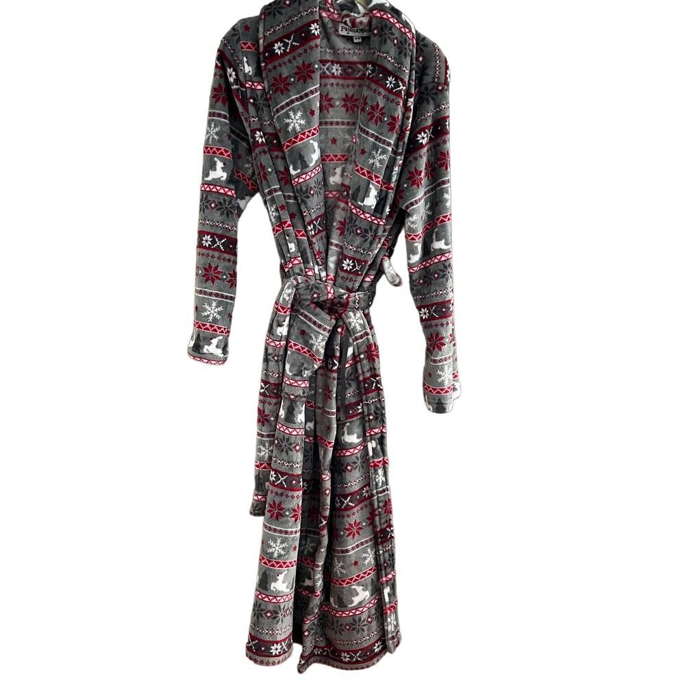 Pajama Mania Soft Cozy Red Gray Winter Scene SnowFlakes Robe-Medium